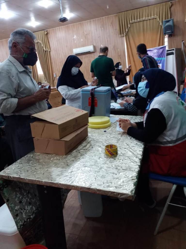 مشارکت اعضای هلال احمر در طرح واکسیناسیون شهرستان هندیجان